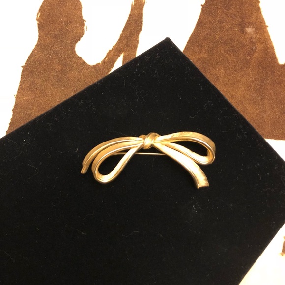 🎉HP🎉Vintage Trifari Bow Brooch - Picture 2 of 5